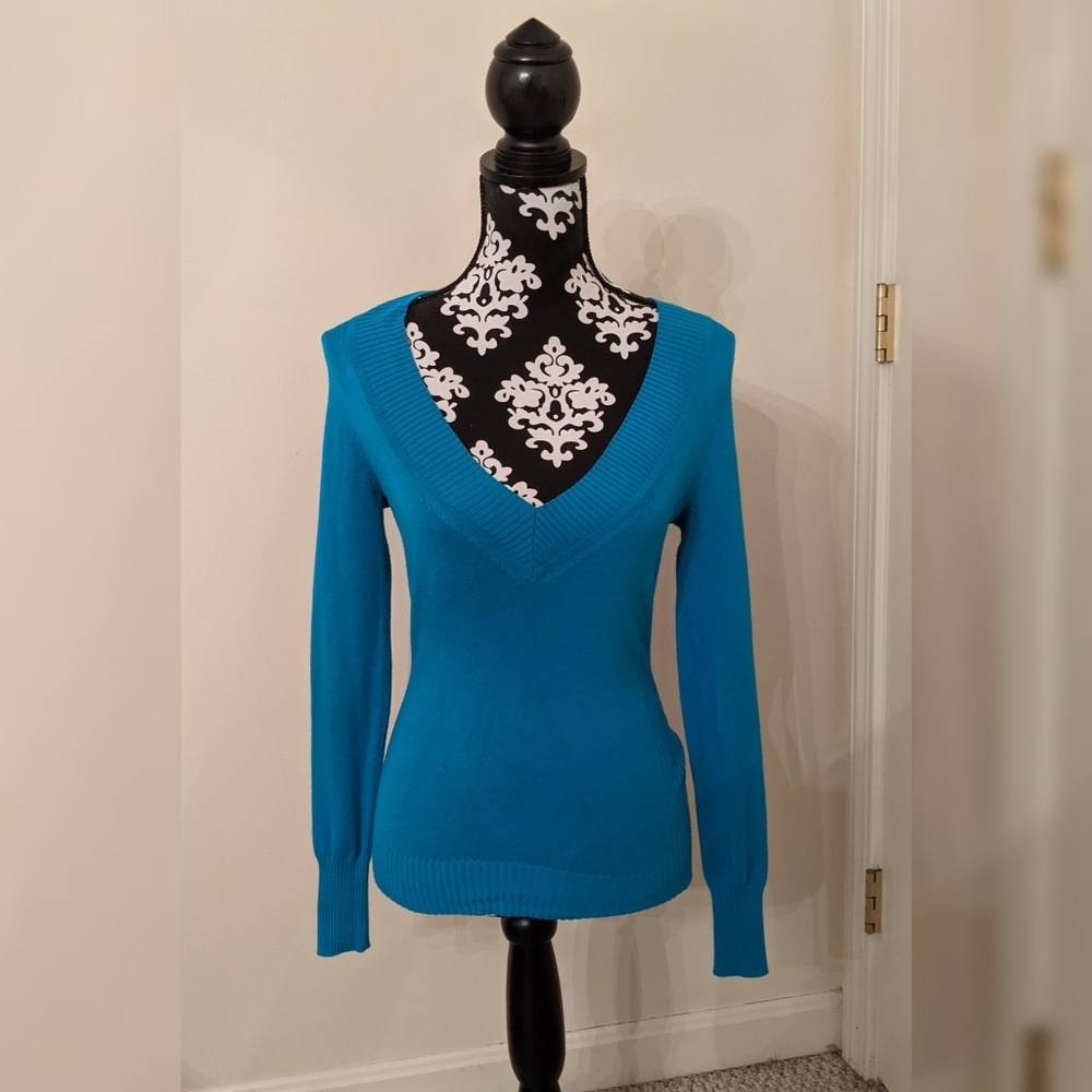 5/$25 Pretty blue v neck sweater from Express
